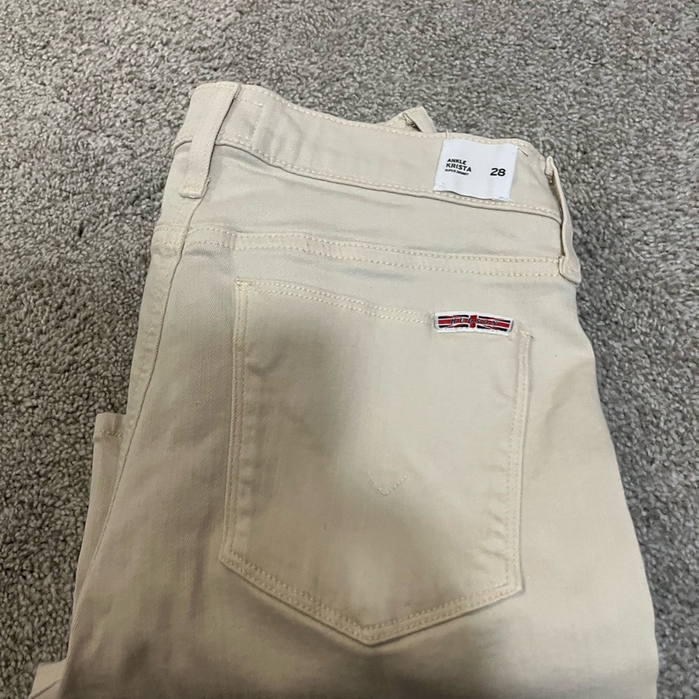 Off-white women’s Hudson jeans size 38 low rise straight leg in great condition